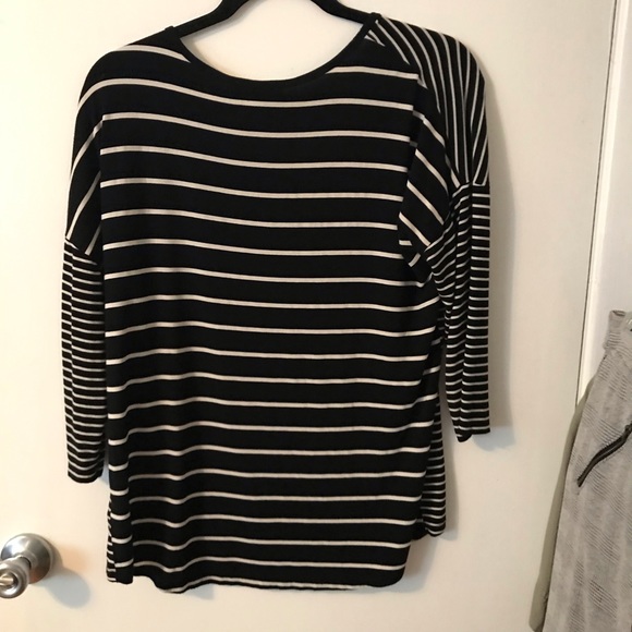 Striped tee🖤🤍 - Picture 2 of 2